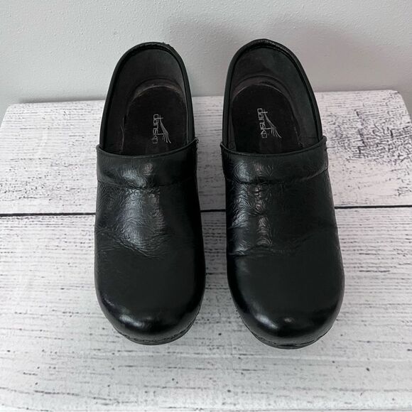 Dansko Black Leather Etched Professional Clogs Size 38 - Picture 3 of 9